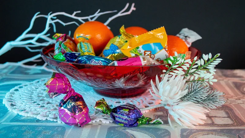 Đăng Ký letoubanca Nhận Thưởng 2026 | sweets,  candies,  heals,  dessert,  chocolate candies,  fruit,  tangerines,  snacks,  vases,  glass,  crystal,  crystal candy bowls,  tablecloth,  tableware,  holiday dishes,  red crystal,  baccarat,  ussr,  the product